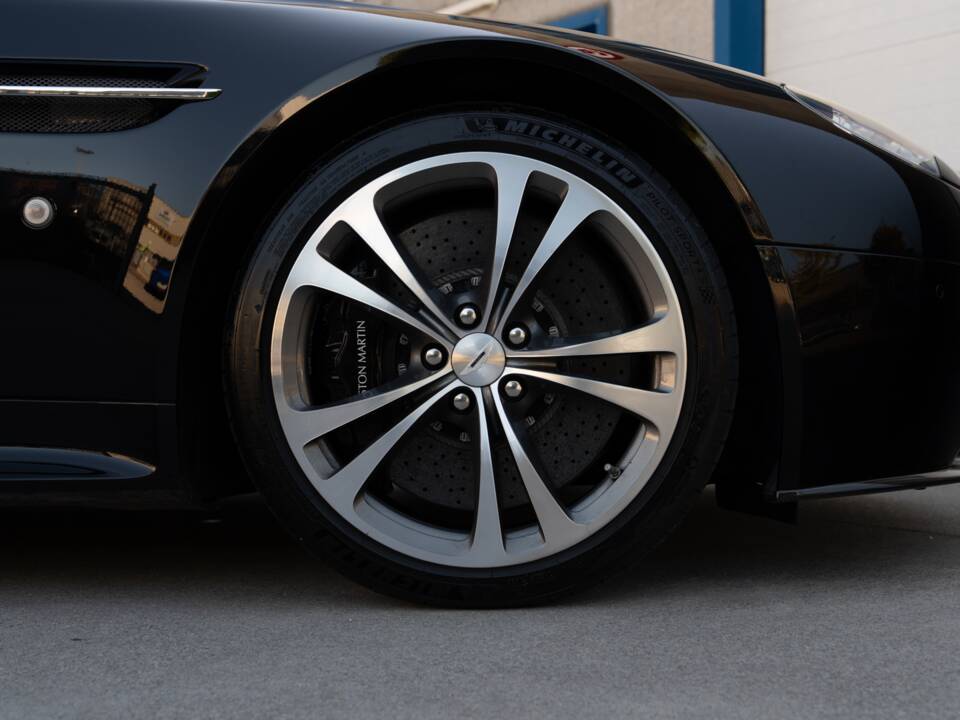 Image 34/83 de Aston Martin V12 Vantage (2009)