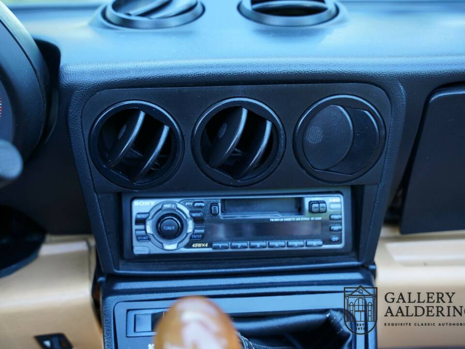 Immagine 35/50 di Alfa Romeo 2.0 Spider (1991)