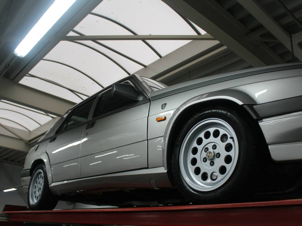 Image 9/50 of Alfa Romeo 75 2.0 Twin Spark (1988)