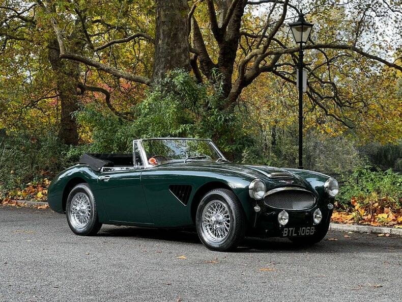 Image 2/50 de Austin-Healey 3000 Mk II (BJ7) (1964)