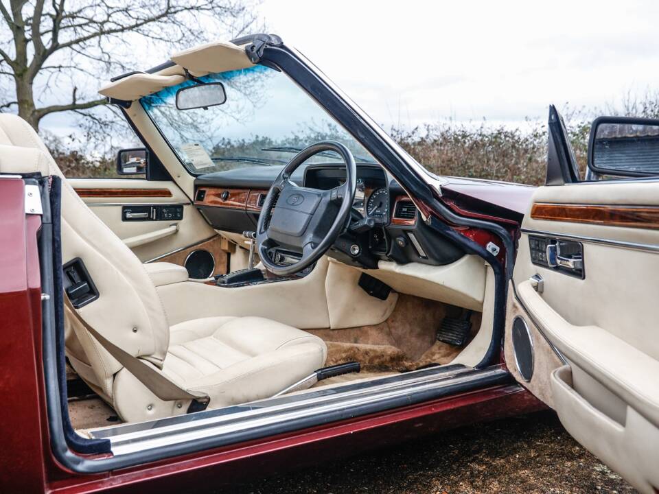 Image 4/50 of Jaguar XJS 5.3 V12 (1993)