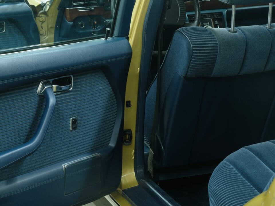 Image 21/76 of Mercedes-Benz 350 SEL (1977)