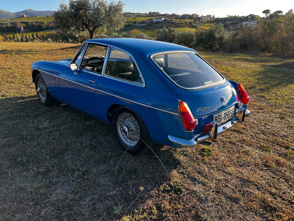 Image 18/50 of MG MGB GT (1972)