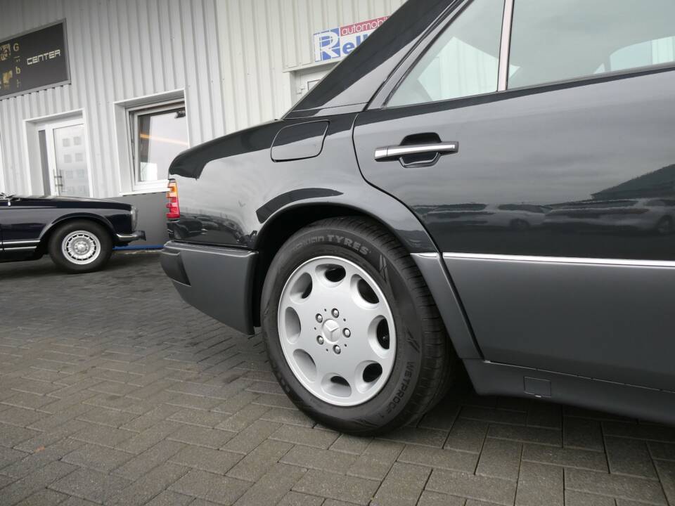 Image 20/21 of Mercedes-Benz 500 E (1992)