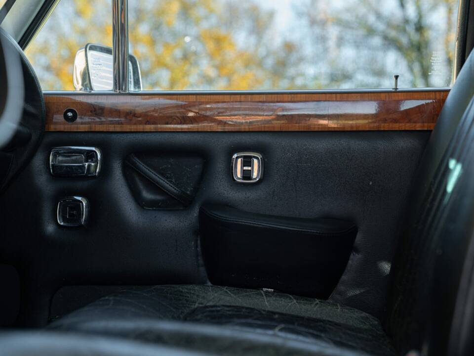 Image 38/50 of Bentley T 1 (1975)