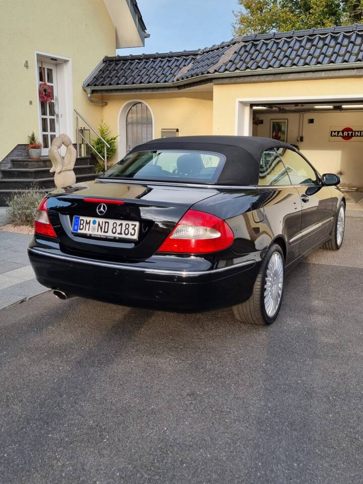 Image 12/31 de Mercedes-Benz CLK 200 K (2006)