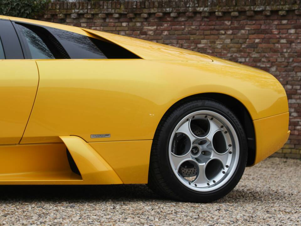 Immagine 43/50 di Lamborghini Murciélago (2002)