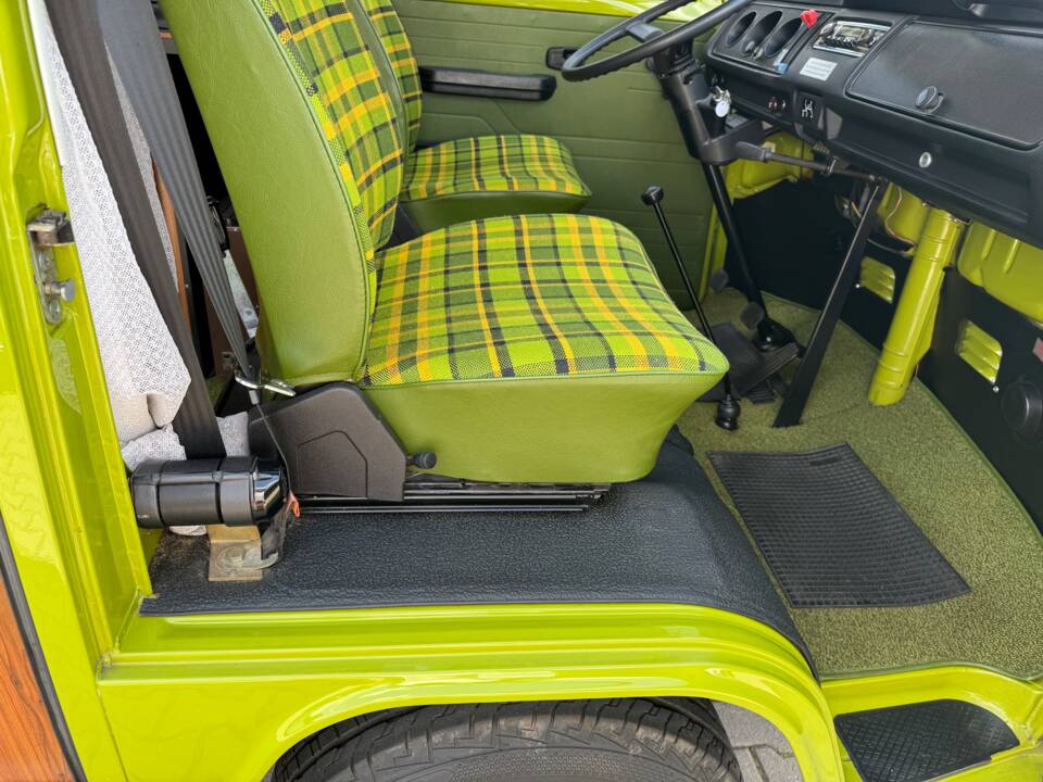 Image 89/100 of Volkswagen T2b Westfalia (1979)