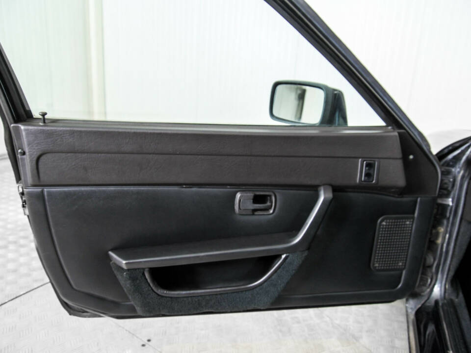 Immagine 36/50 di Porsche 924 S (1986)
