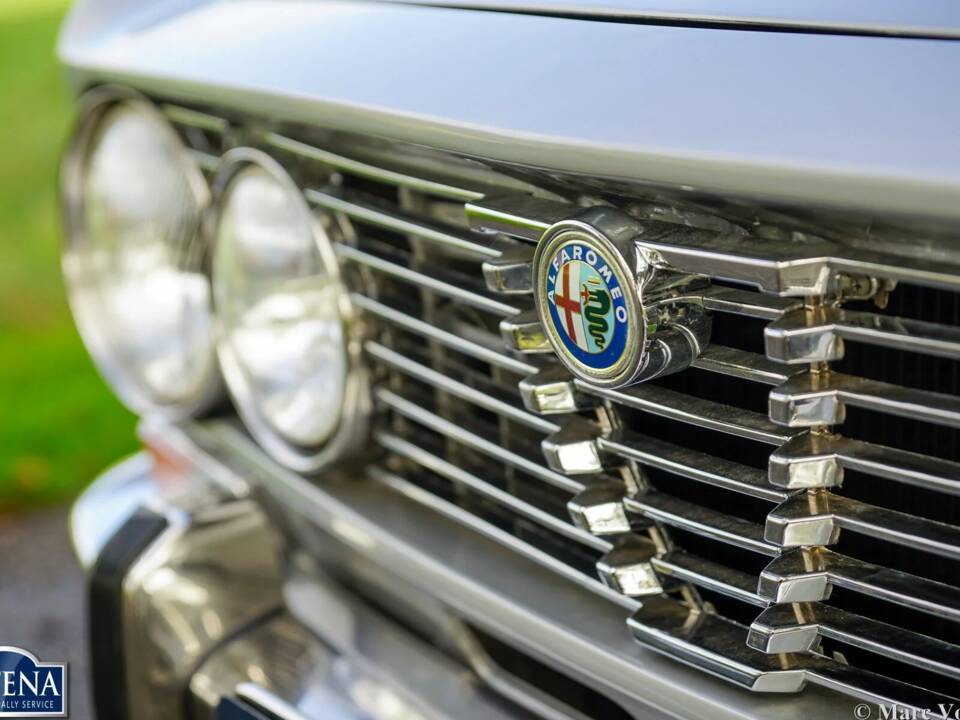 Bild 32/62 von Alfa Romeo 2000 GT Veloce (1974)