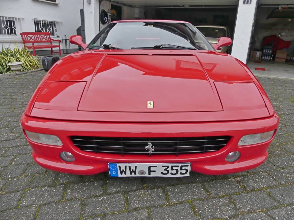 Image 12/32 de Ferrari F 355 Berlinetta (1995)