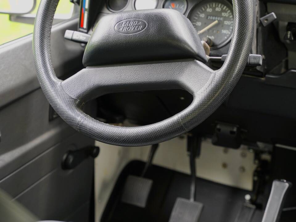Image 87/96 of Land Rover Defender 90 (1995)