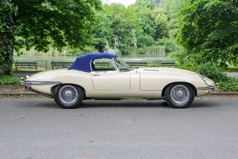 Image 42/50 of Jaguar E-Type (1969)