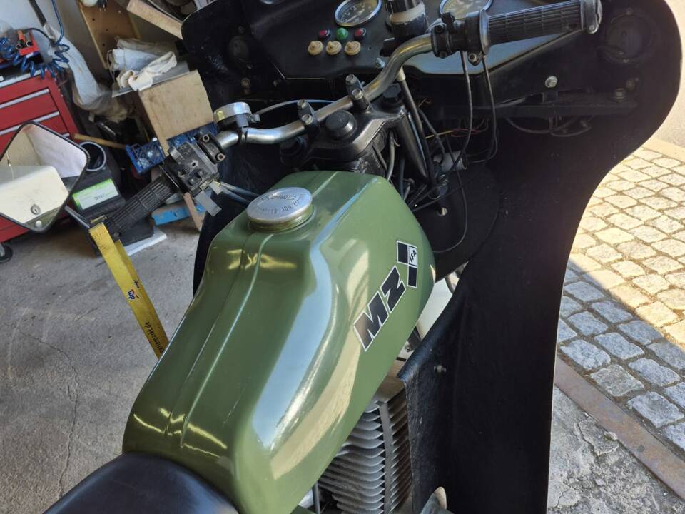 Image 3/11 of MZ ETZ 250 (1985)
