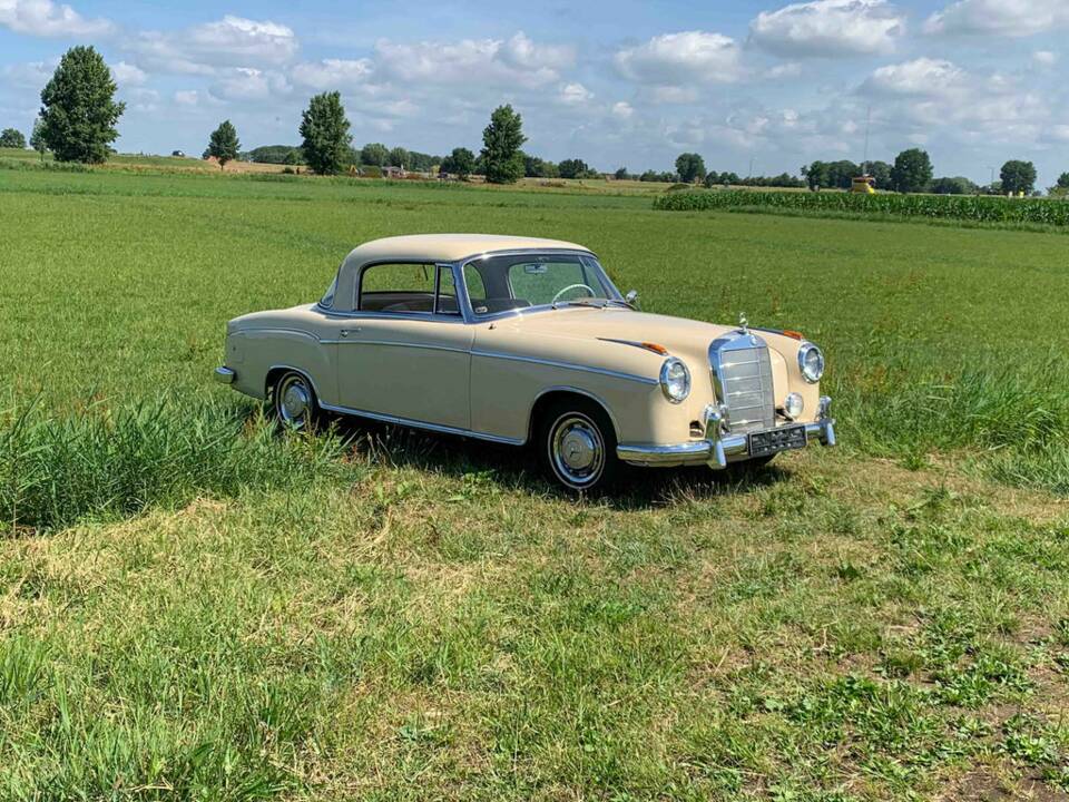 Afbeelding 4/8 van Mercedes-Benz 220 SE (1960)
