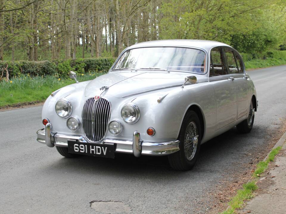 Image 3/18 of Jaguar Mk II 3.4 (1961)