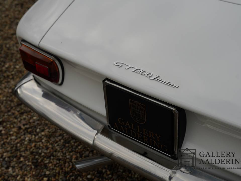 Image 31/50 of Alfa Romeo Giulia 1300 GT Junior (1970)