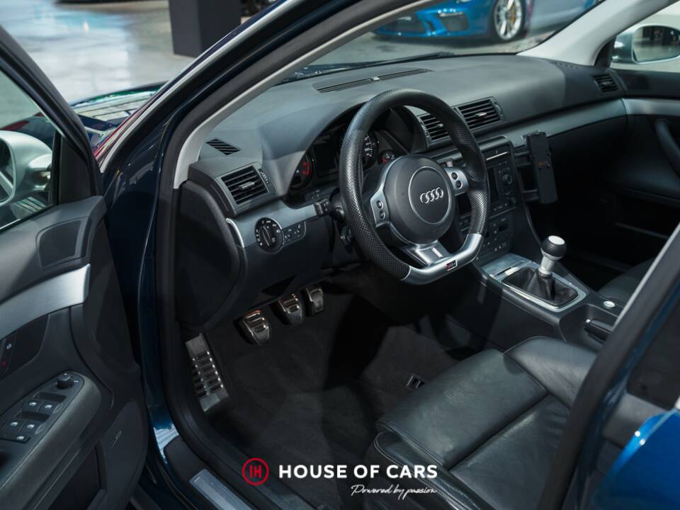 Image 14/22 of Audi RS4 Avant (2007)