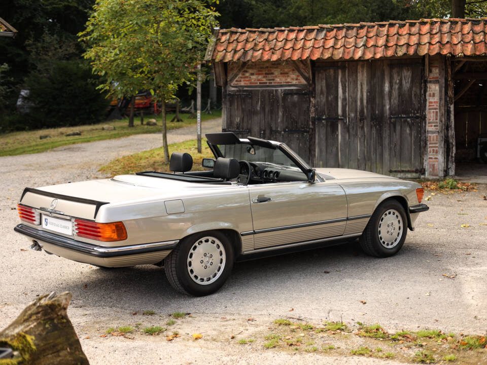 Immagine 6/54 di Mercedes-Benz 300 SL (1985)