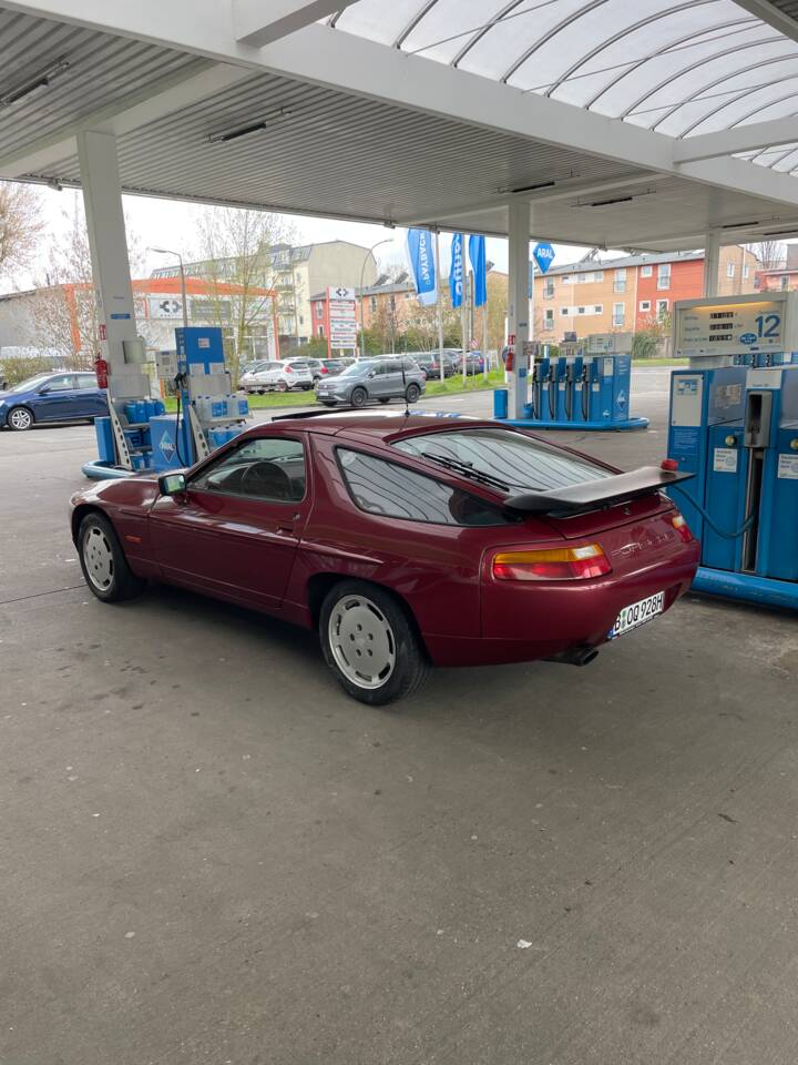 Afbeelding 40/45 van Porsche 928 S4 (1988)