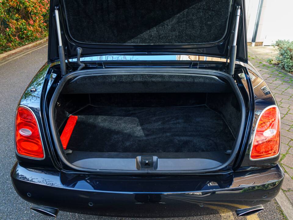 Bild 25/27 von Bentley Azure (2007)