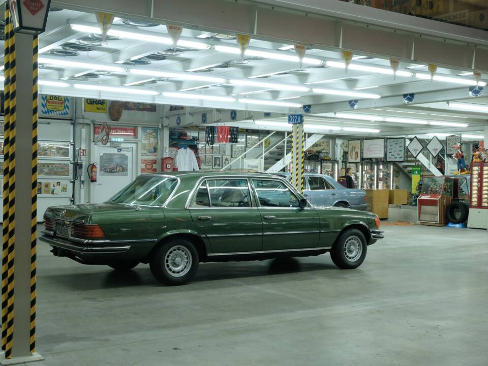Image 13/50 de Mercedes-Benz 450 SEL 6,9 (1975)
