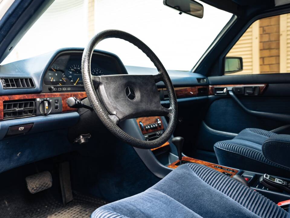 Image 4/50 of Mercedes-Benz 500 SEL (1984)