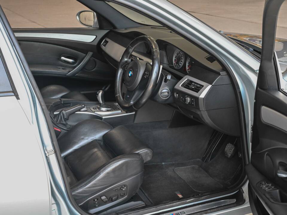 Image 4/18 of BMW M5 (2007)