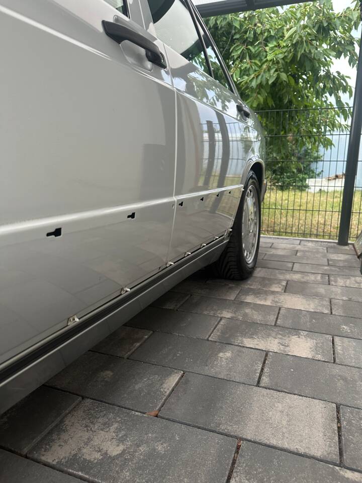 Immagine 24/49 di Mercedes-Benz 190 E (1990)