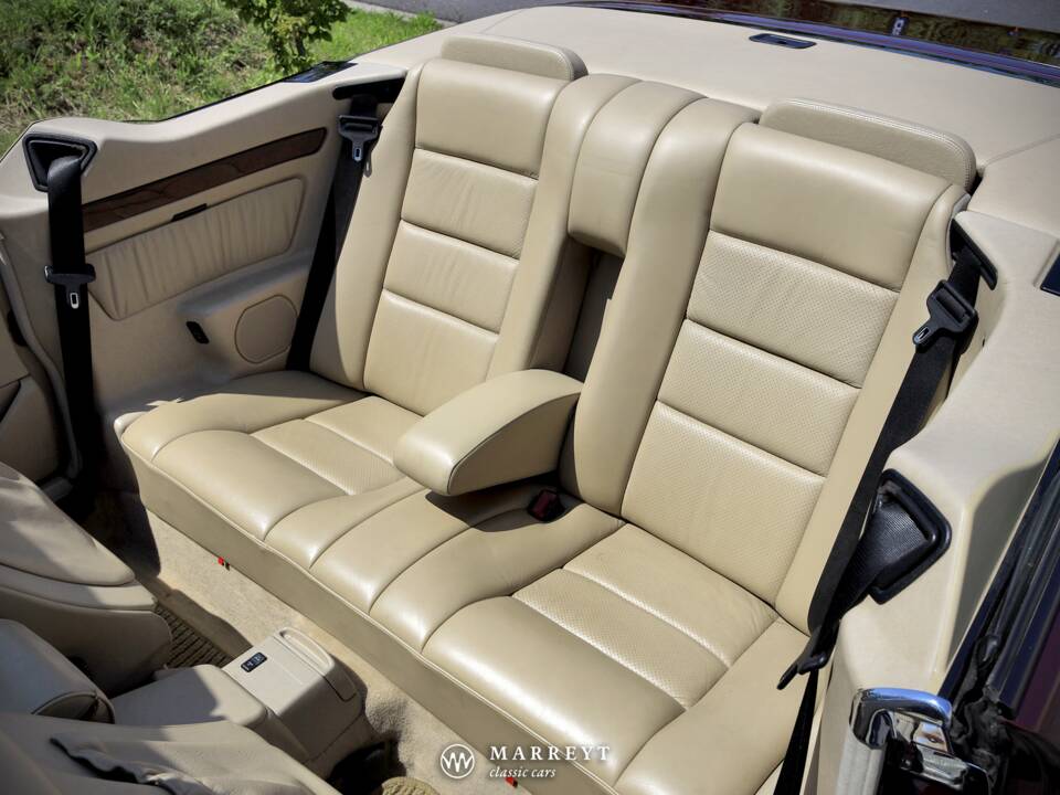 Bild 49/79 von Mercedes-Benz E 220 (1996)
