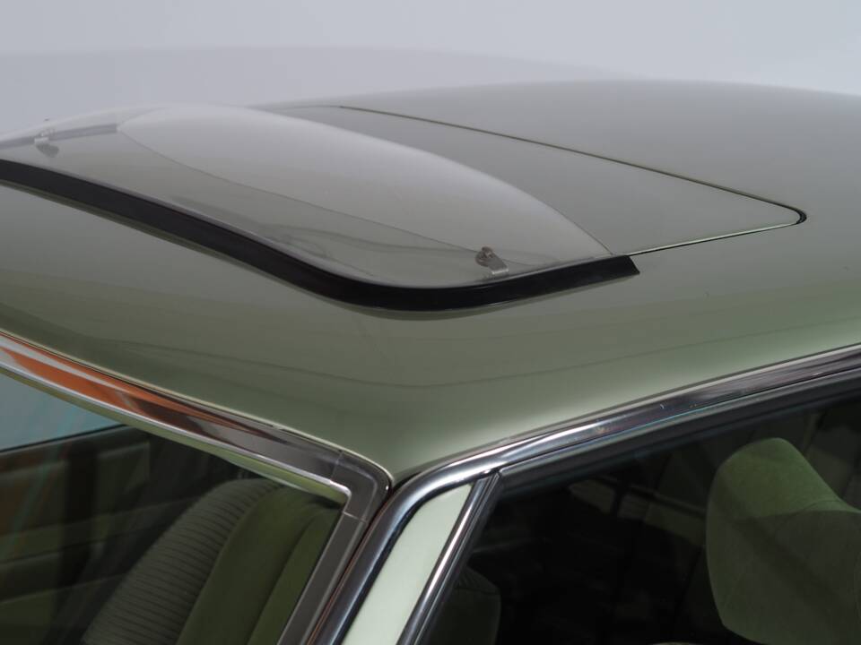 Image 15/66 of Mercedes-Benz 450 SLC (1977)