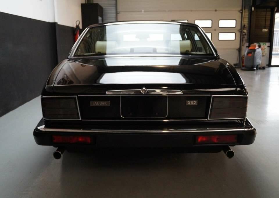 Image 4/47 of Jaguar XJ12 6.0 (1994)