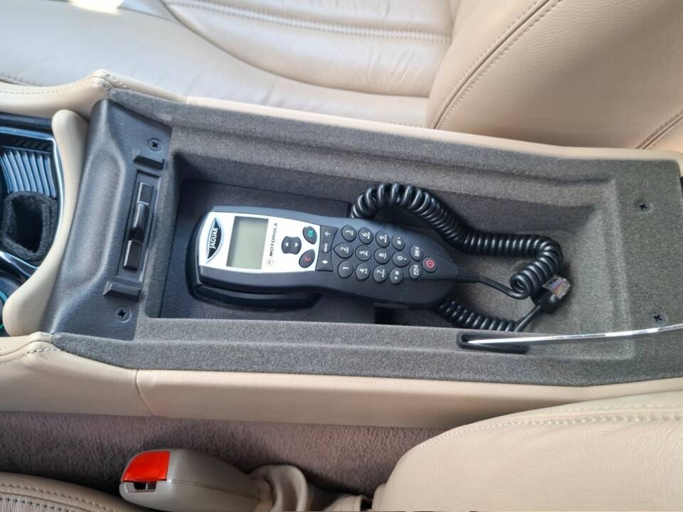 Image 13/23 of Jaguar XK8 4.2 (2005)