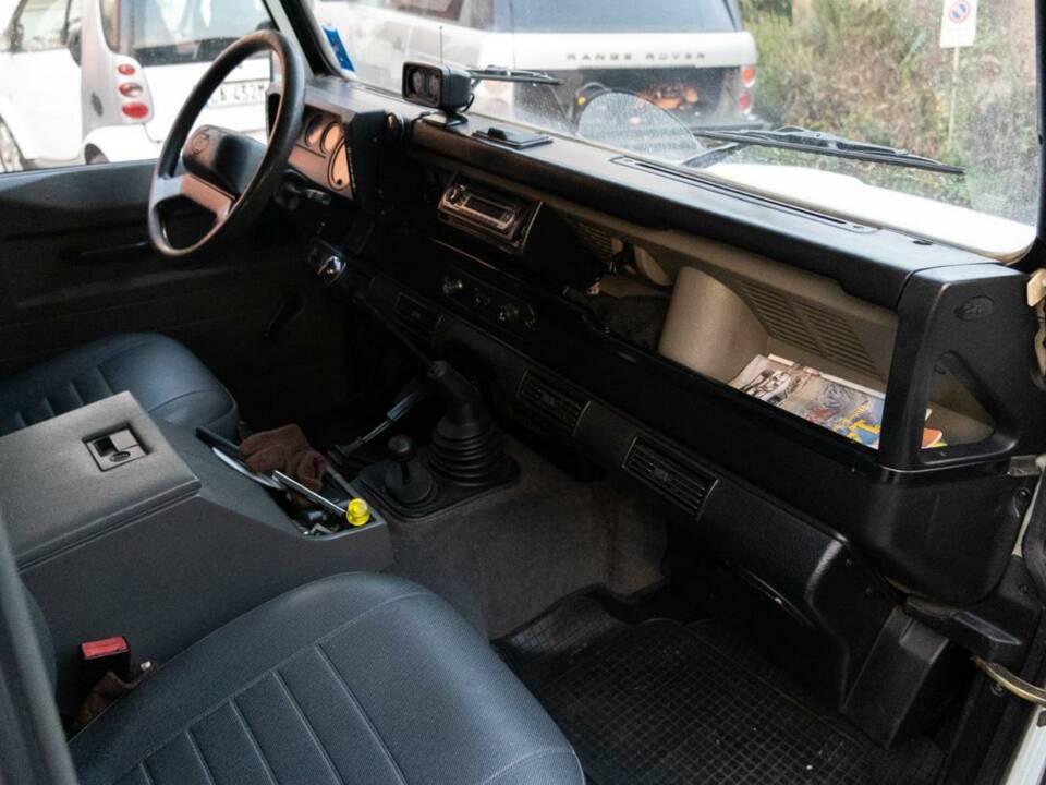 Afbeelding 16/23 van Land Rover Defender 90 Td5 (1999)