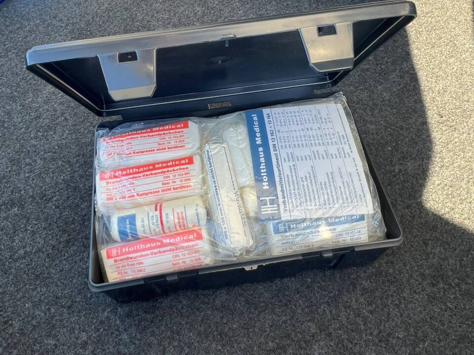 Image 36/36 of BMW 745i (1985)