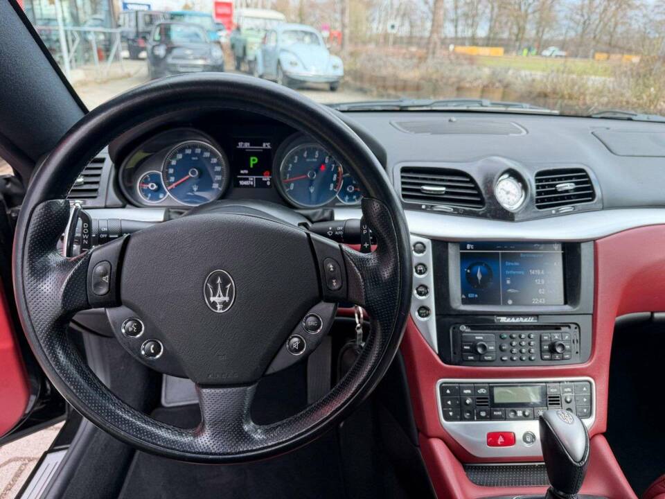 Bild 13/21 von Maserati GranTurismo 4.2 (2007)