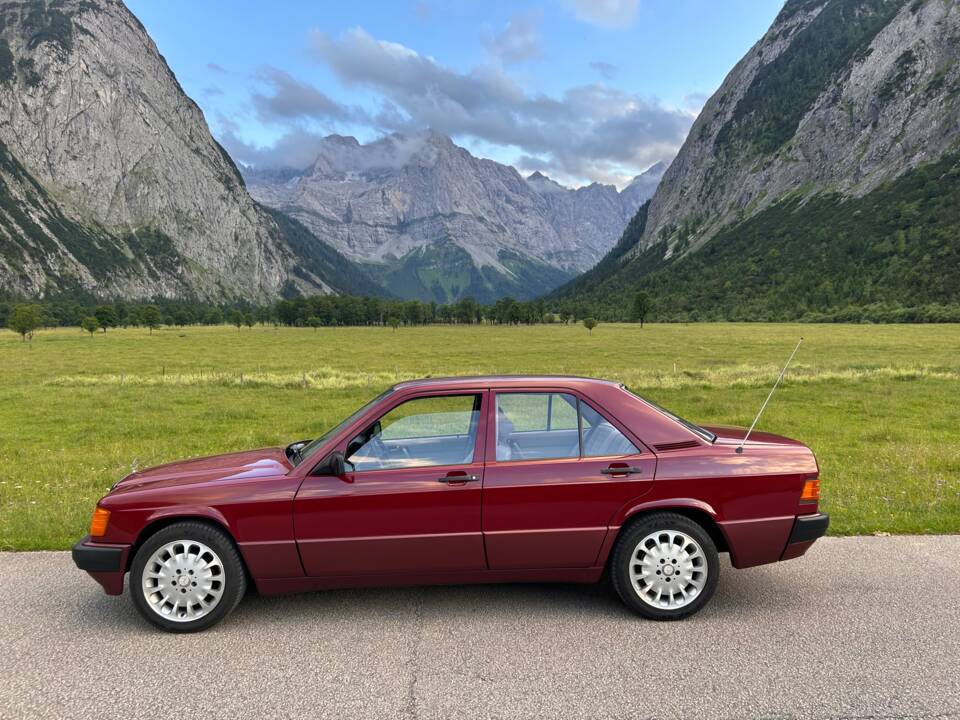Bild 2/14 von Mercedes-Benz 190 D (1989)