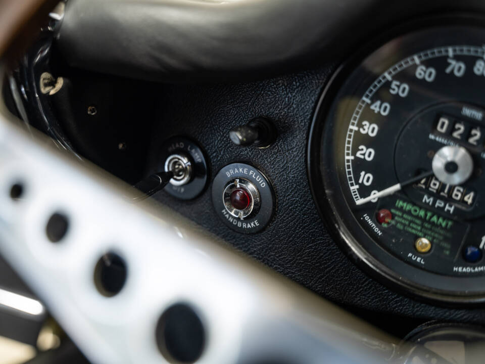Immagine 13/32 di Jaguar E-Type (1969)