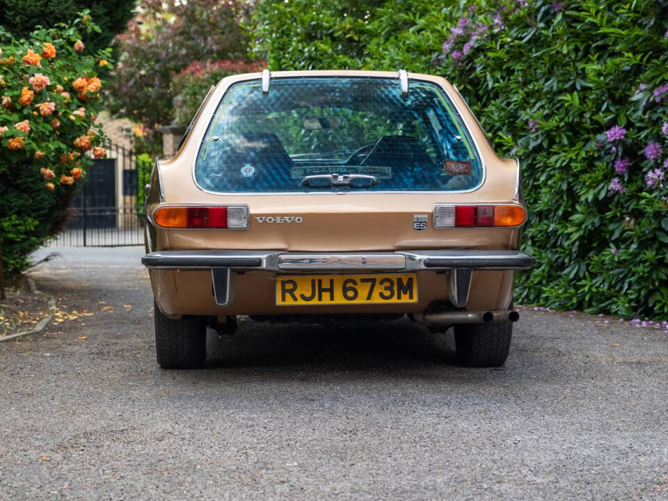 Image 22/50 of Volvo 1800 ES (1973)