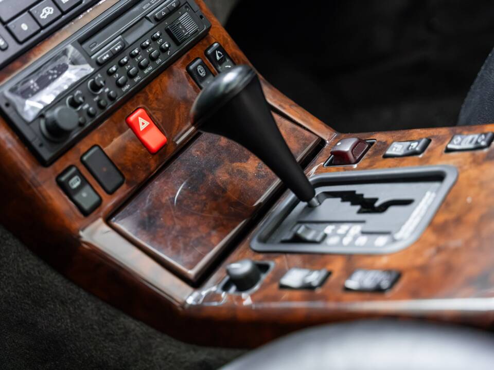 Image 17/37 of Mercedes-Benz SL 320 (1993)