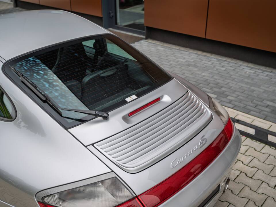 Afbeelding 32/73 van Porsche 911 Carrera 4S (2002)