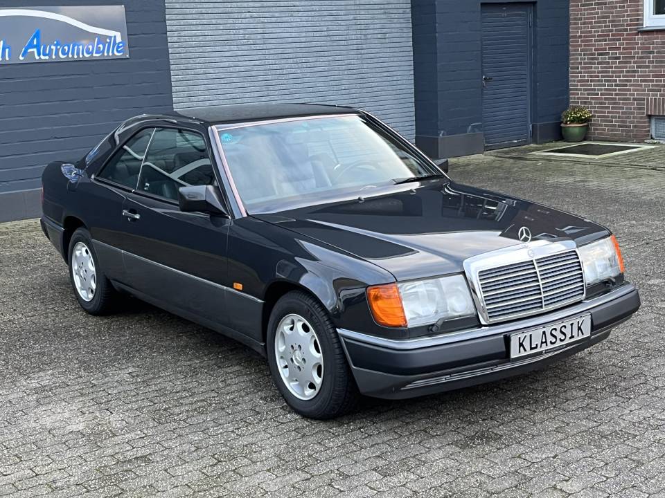 Imagen 8/68 de Mercedes-Benz 320 CE (1993)