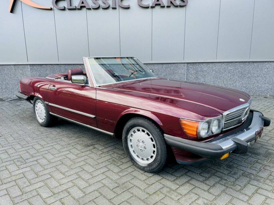 Afbeelding 5/36 van Mercedes-Benz 560 SL (1986)