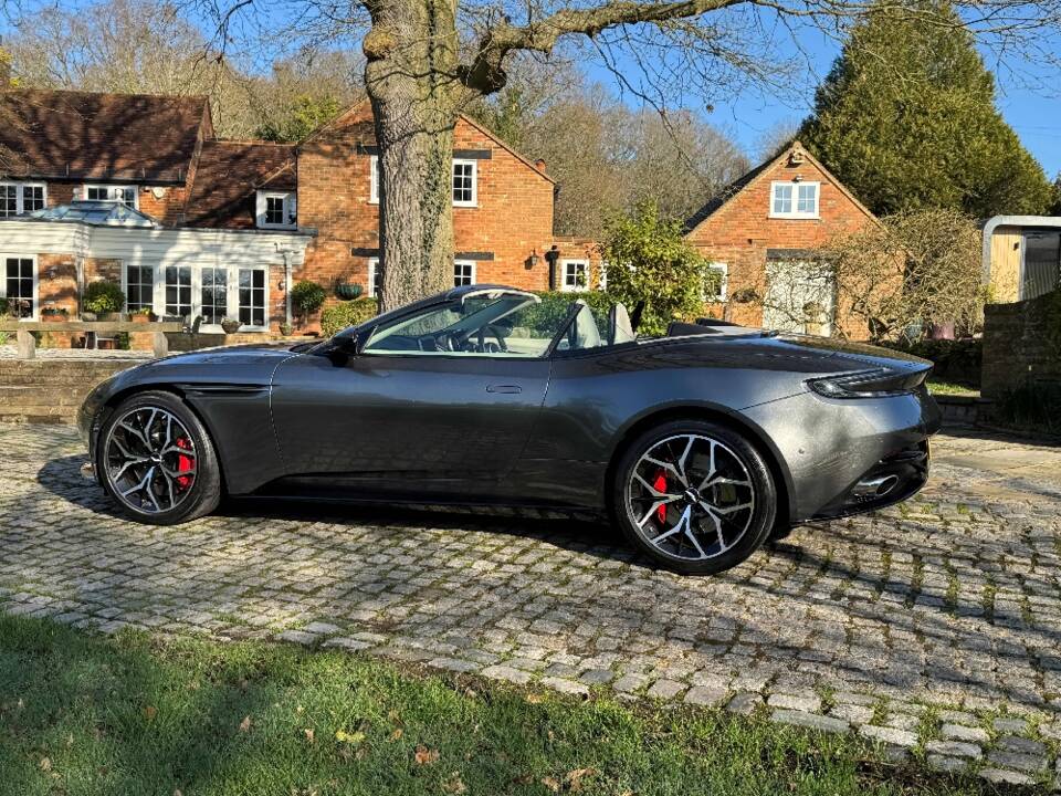 Image 7/40 de Aston Martin DB 11 Volante (2018)