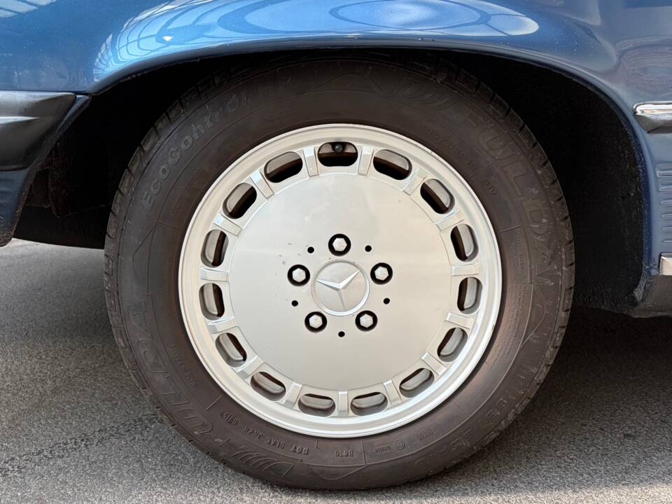 Image 30/88 of Mercedes-Benz 380 SL (1984)