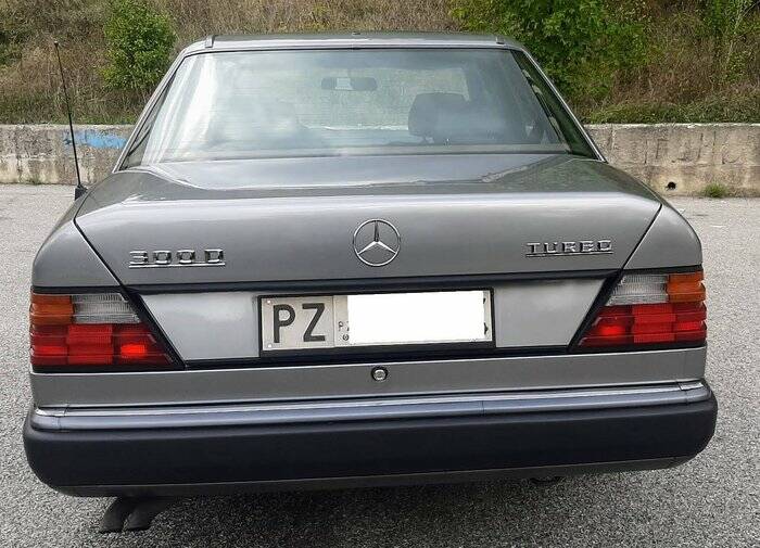 Image 4/4 de Mercedes-Benz 300 D Turbo 4MATIC (1989)