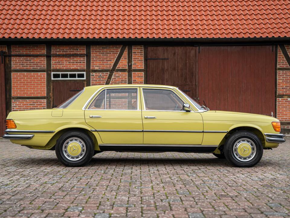 Afbeelding 12/75 van Mercedes-Benz 280 SE (1976)