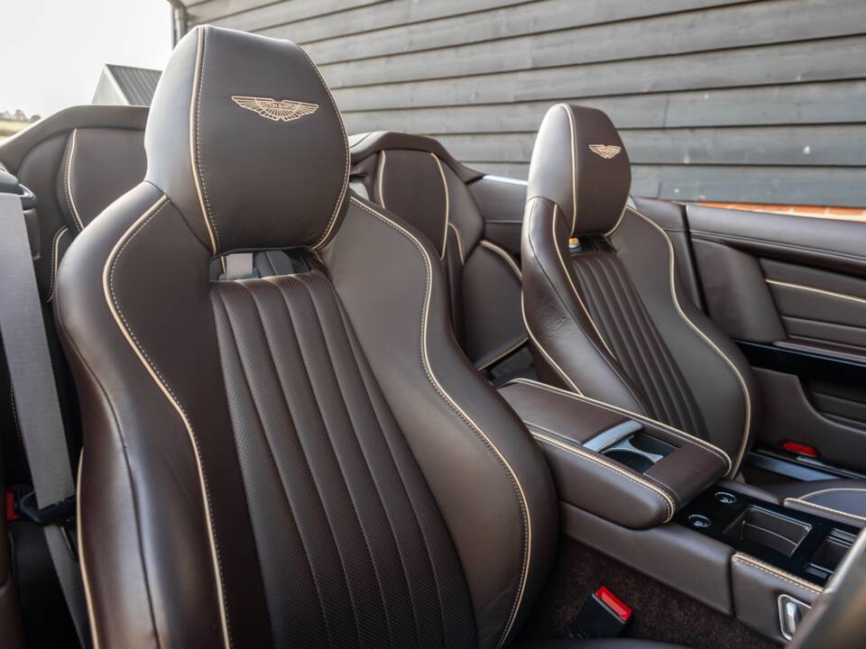 Bild 56/79 von Aston Martin DB 9 GT Volante (2017)