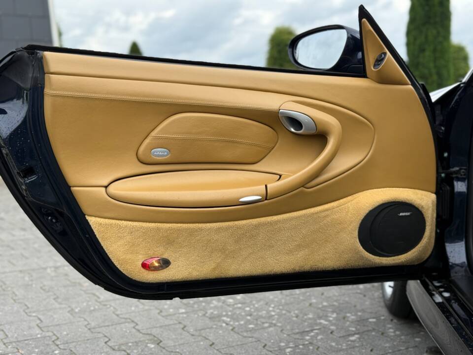 Image 27/42 de Porsche 911 Carrera 4S (2003)