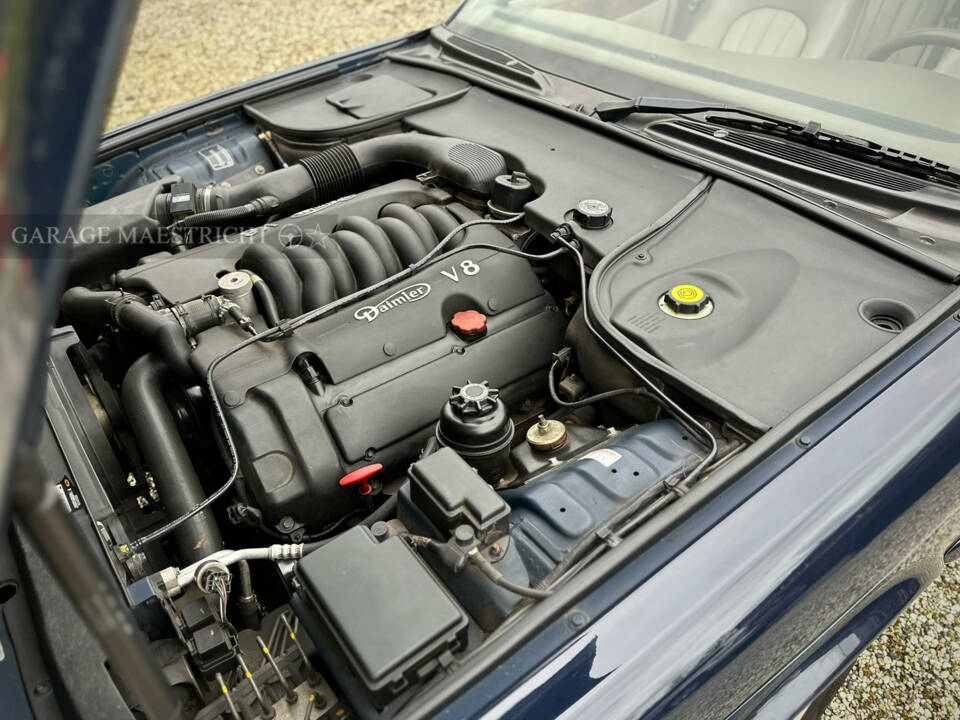 Image 17/96 of Daimler Super V8 (1997)